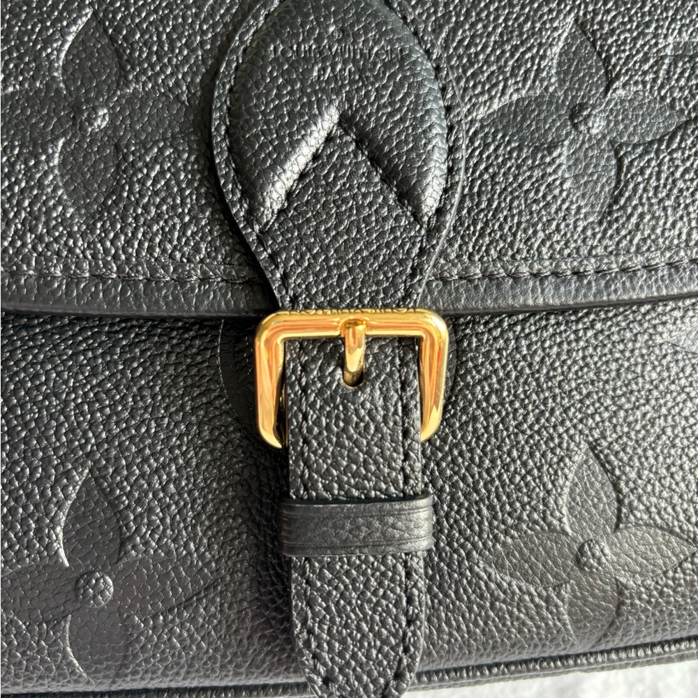 ❌SOLD ⭐️AUTHENTIC LOUIS VUITTON DIANE CONVERTIBLE CROSSBODY ⭐️ - Picture 4 of 16
